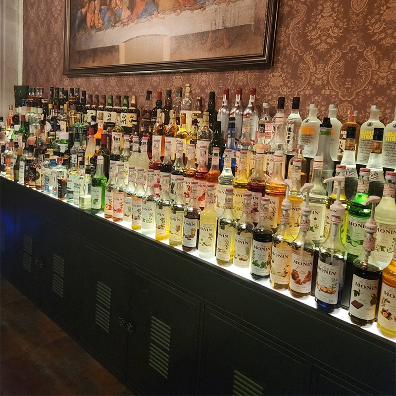Armário de Vinhos e Expositor  - Wine Beer Restaurant avaliação e preço